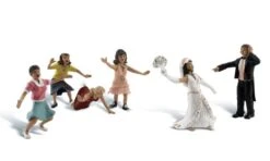 Woodand Scenics Wedding Bouquet Toss - HO Scale