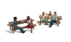 Woodand Scenics Outdoor Dining - HO Scale